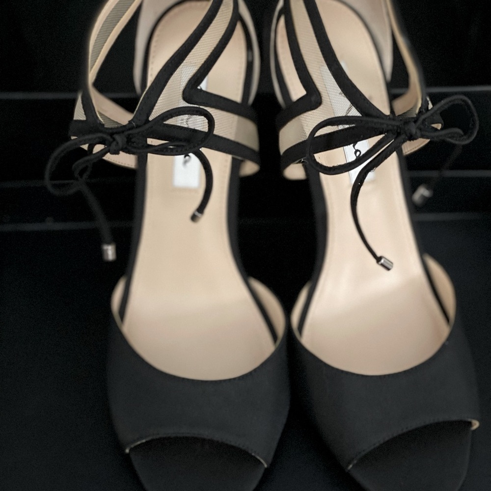 Beautiful lace up strappy Nina heels size 9.5 👠